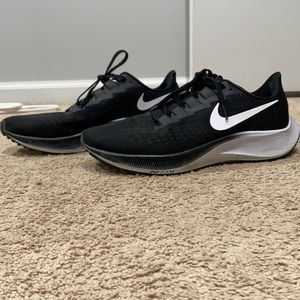 Black Nike Zoom Pegasus 37 sneakers